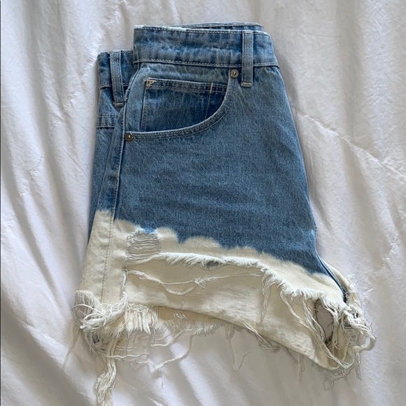 Abrand Jean Shorts (Princess Polly) - Picture 3 of 8